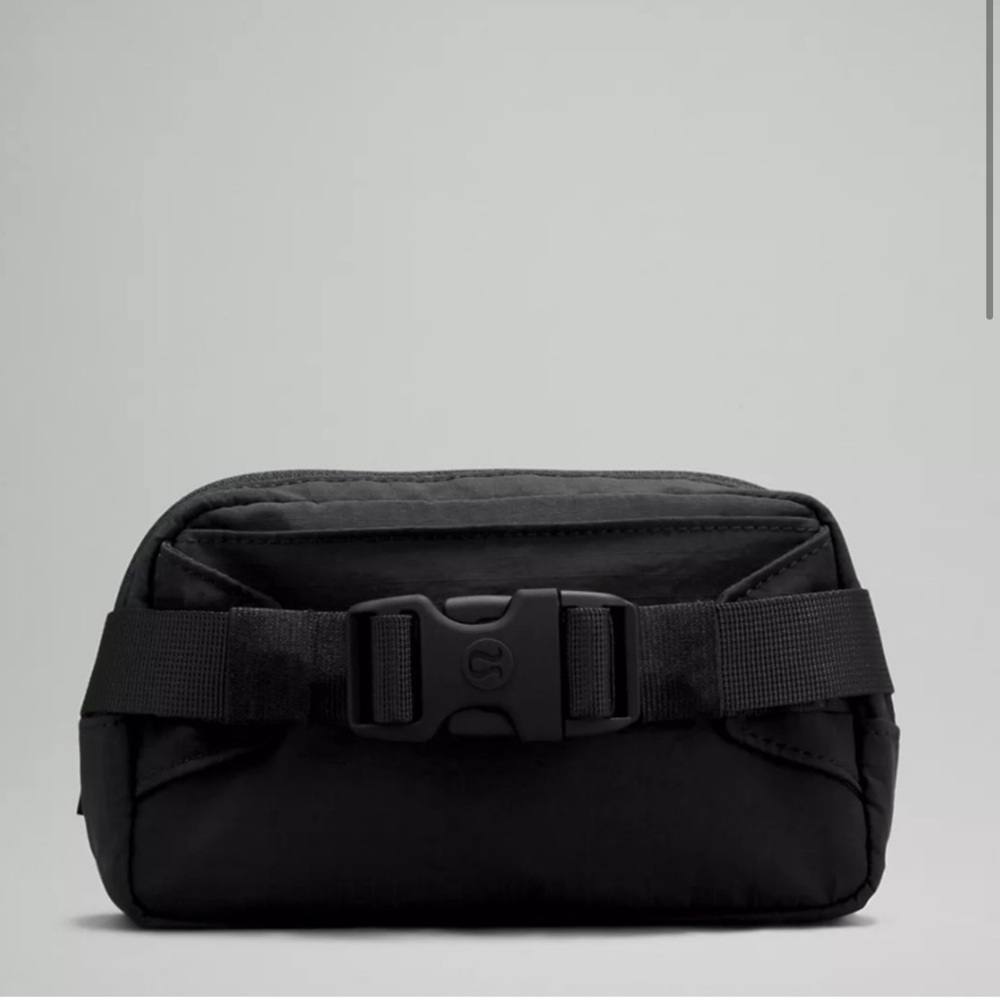 NWT Lululemon Mini Belt Bag in Black - Picture 3 of 10